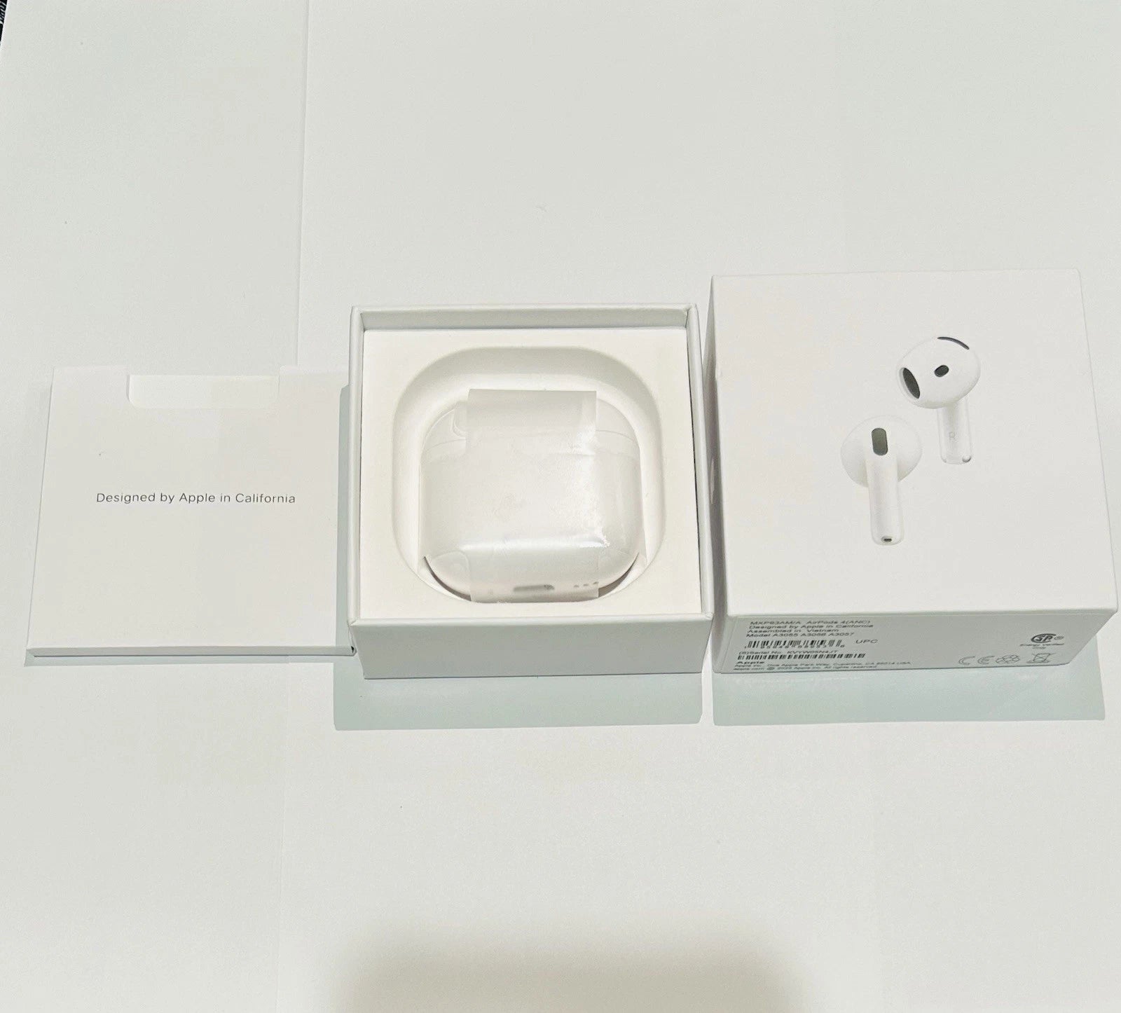 Sealed Apple 4th Generation Wireless In-Ear Headset Active Noise Cancellation