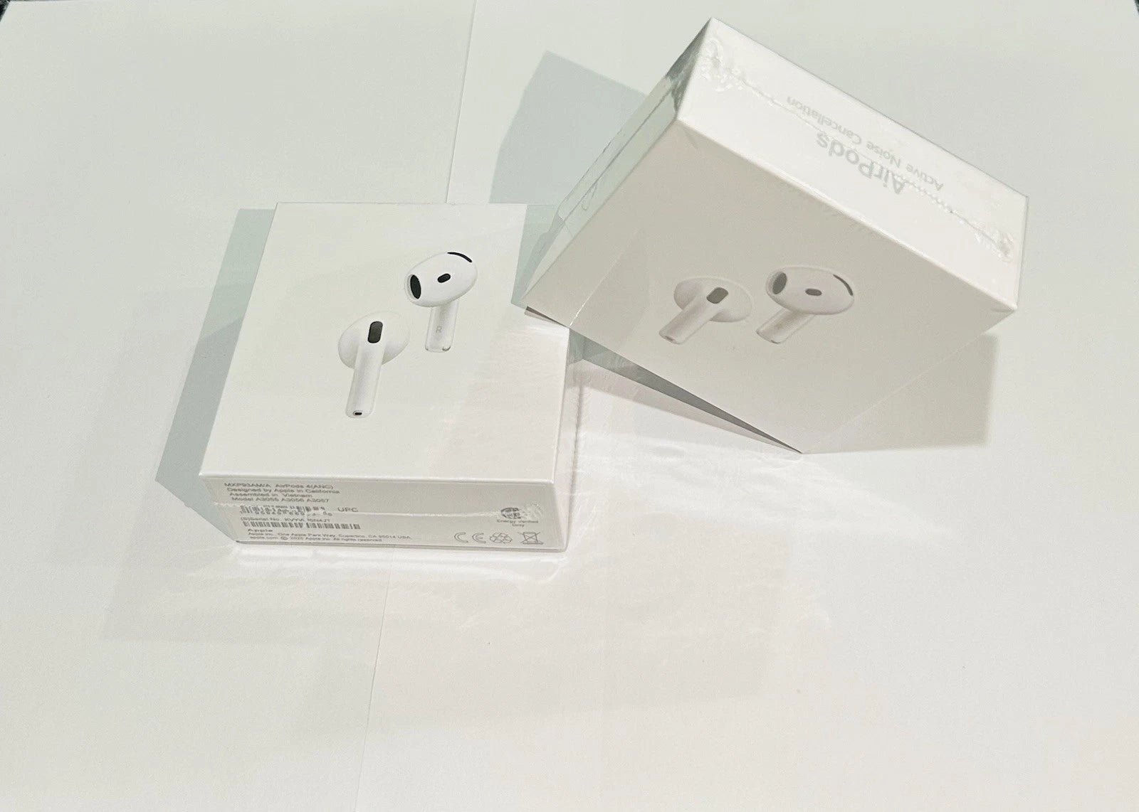 Sealed Apple 4th Generation Wireless In-Ear Headset Active Noise Cancellation